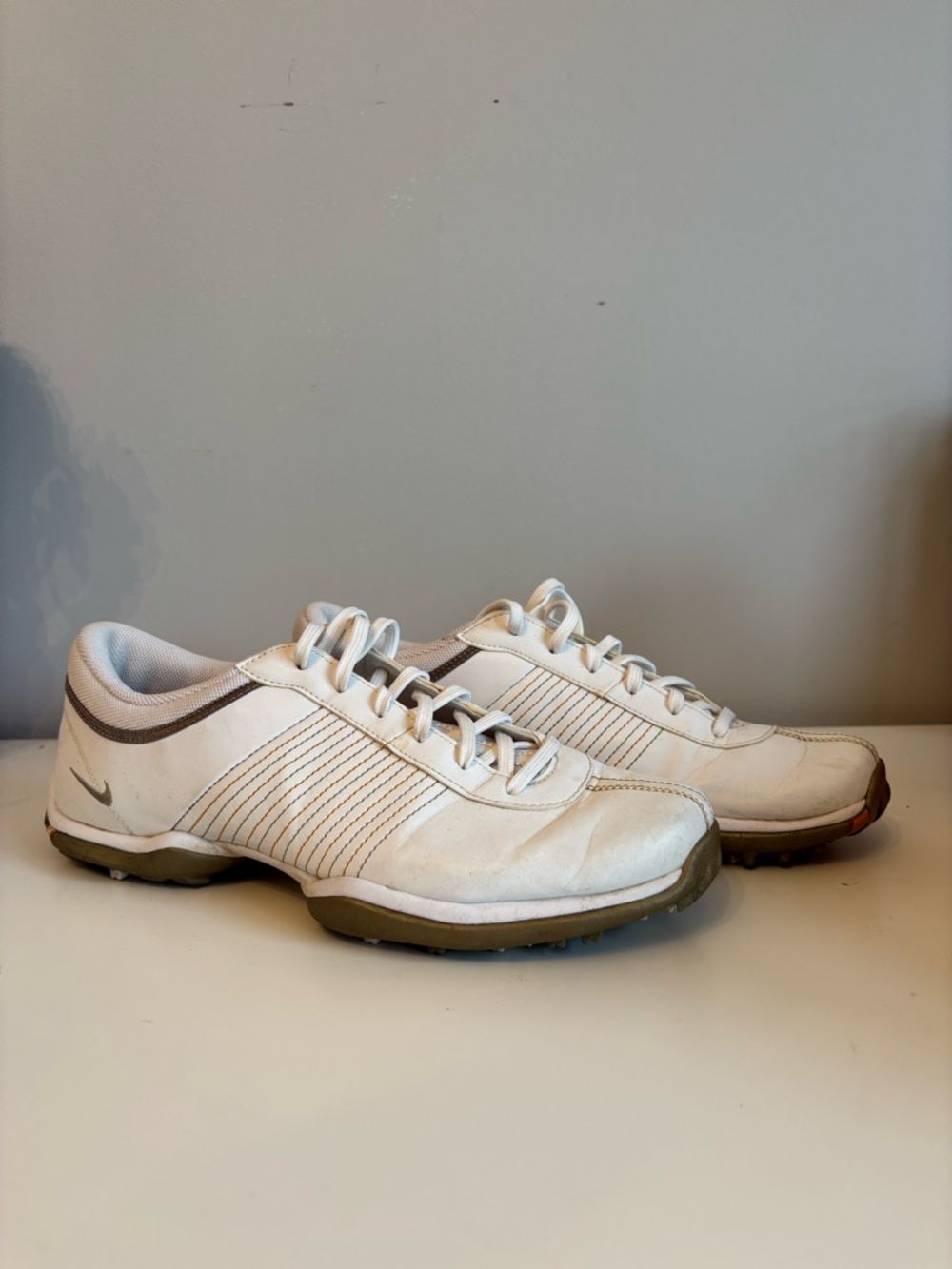 Nike Women’s Golf Shoes Lace Up White Leather Sneaker Spikes Size 10